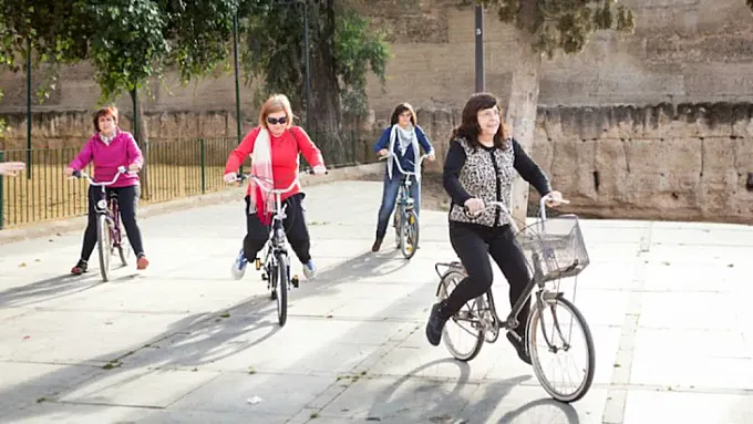 Sin cadenas femeninas: una mujer, una bici