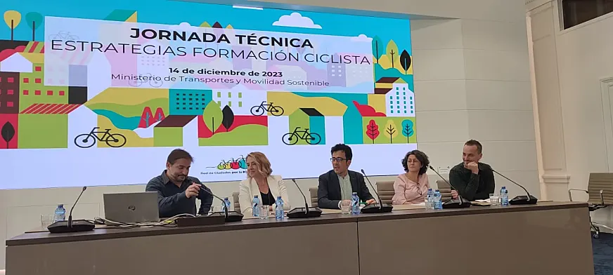 Mesa redonda "Metodología y Estandarización de la Formación en Movilidad Ciclista".