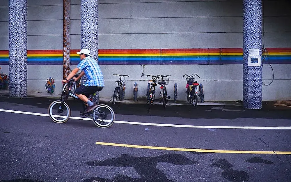 Un ciclista, en Taipei.