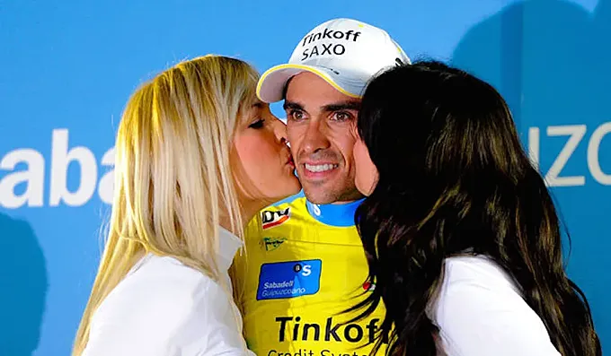 La Vuelta no tendrá besos de azafatas y contará con asistentes masculinos