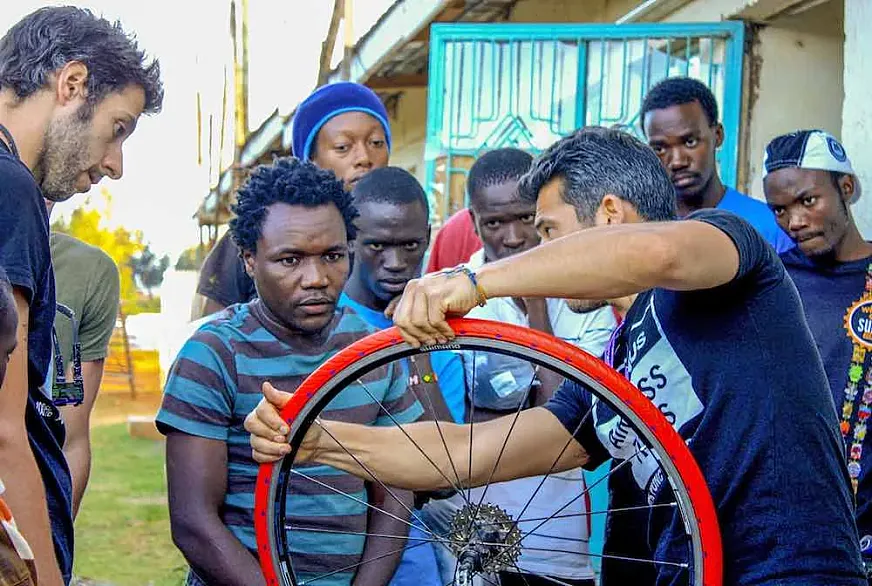 Tires for Kenya (foto: Mariona Gea).