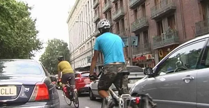‘Pedales de asfalto’: una mirada bastante real y positiva del ciclismo urbano en TVE