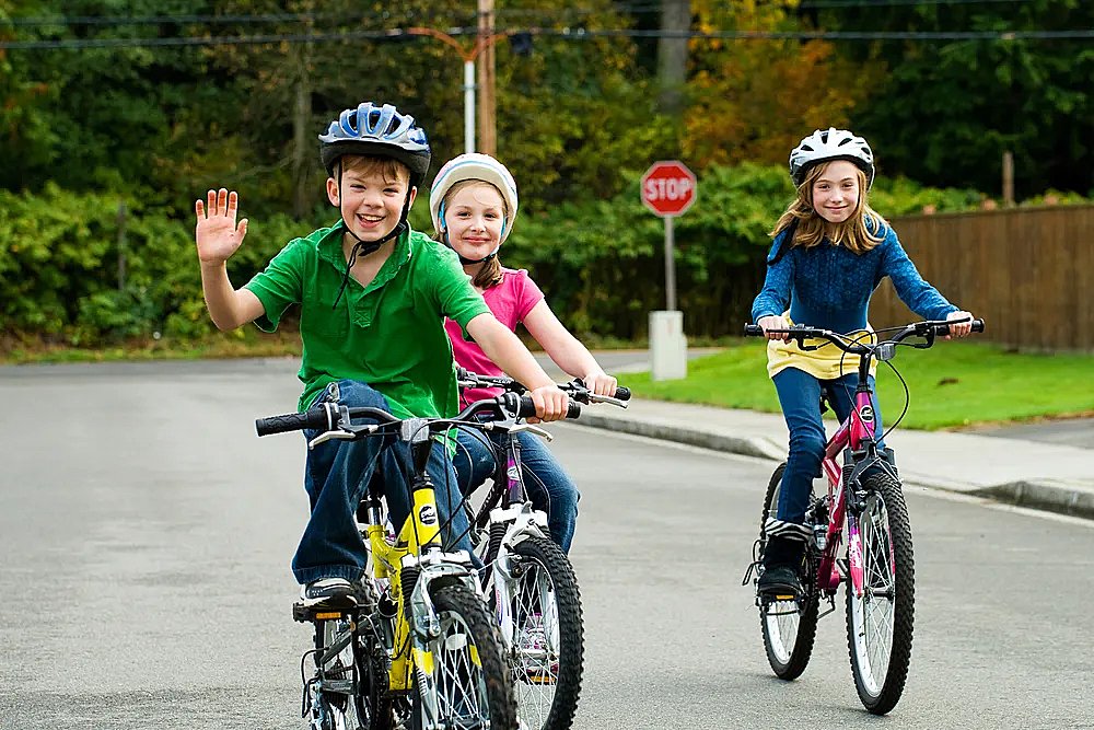 4/4 - Ejercicios y juegos  Enseña a un niño a montar en bici 