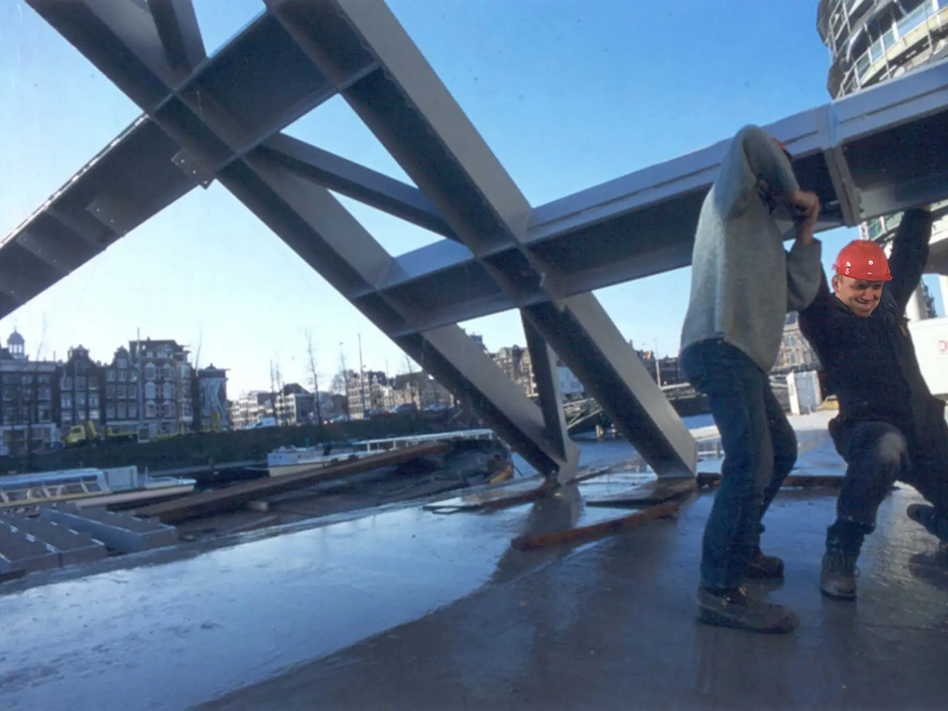 Imágenes tomadas durante el montaje del Fietsflat hace 22 años.