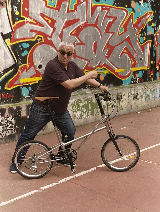 "Para mucha gente el coche está asociado al éxito, mientras que moverte en bici es un fracaso" (Leo Harlem)