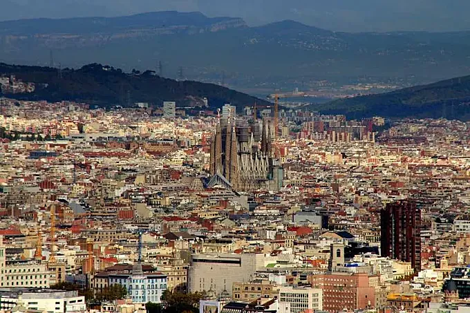 Barcelona fija 2021 como horizonte para combatir la contaminación del aire