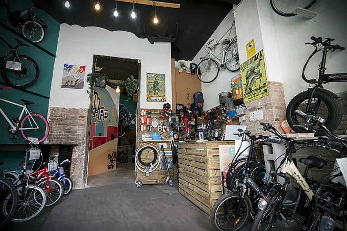 Airbici: venta, taller, alquiler y hasta ‘escape room’ ciclista en Barcelona