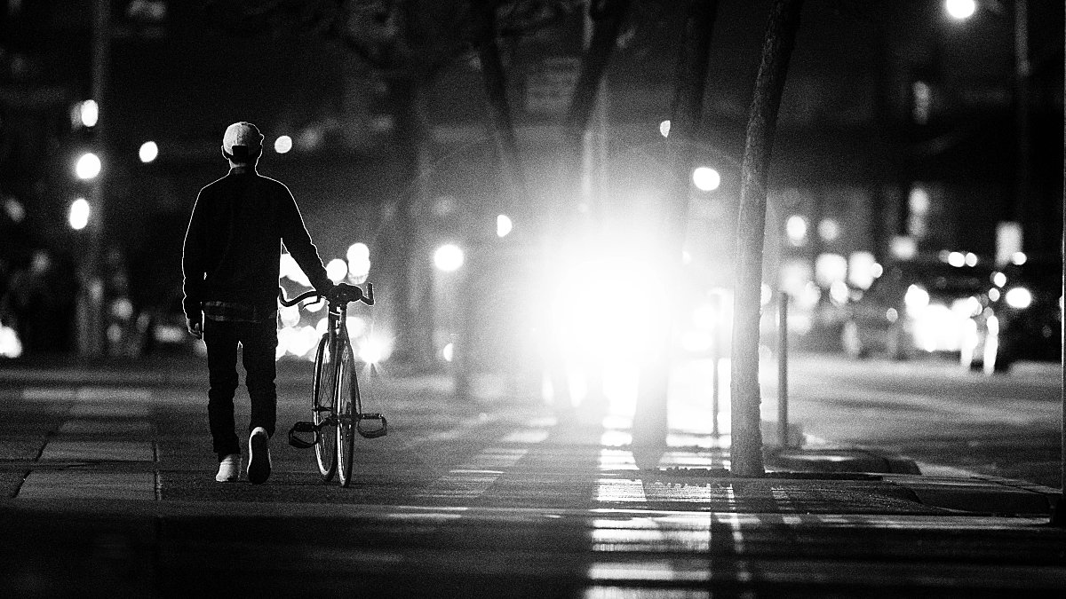 Qué Luz Debo Utilizar Para Ir en Bici Por la Noche?