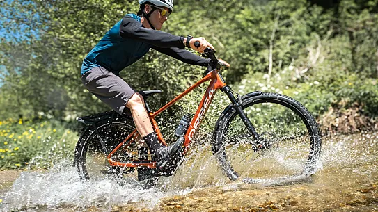 La Orbea Kemen tiene también una versión ADV más orientada al campo y la aventura.