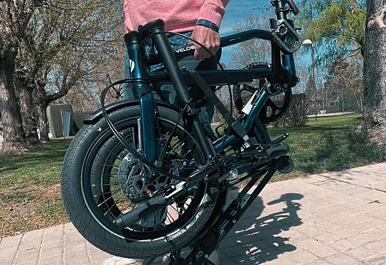 Así es la Velo de Ville E-Foldy plegada.