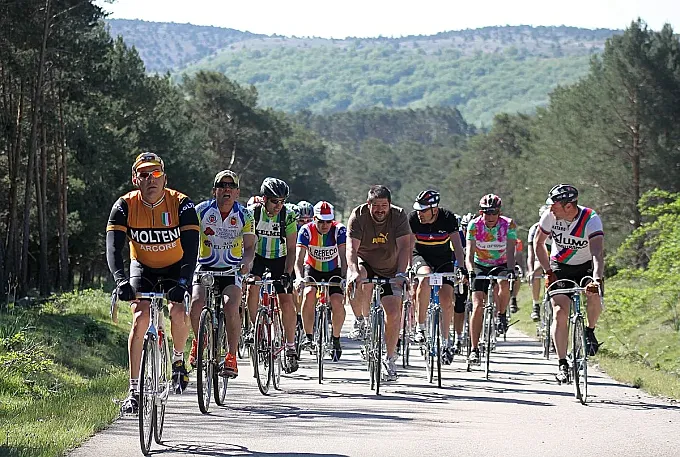 La marcha cicloturista “La Histórica” llega a Abejar, Soria.