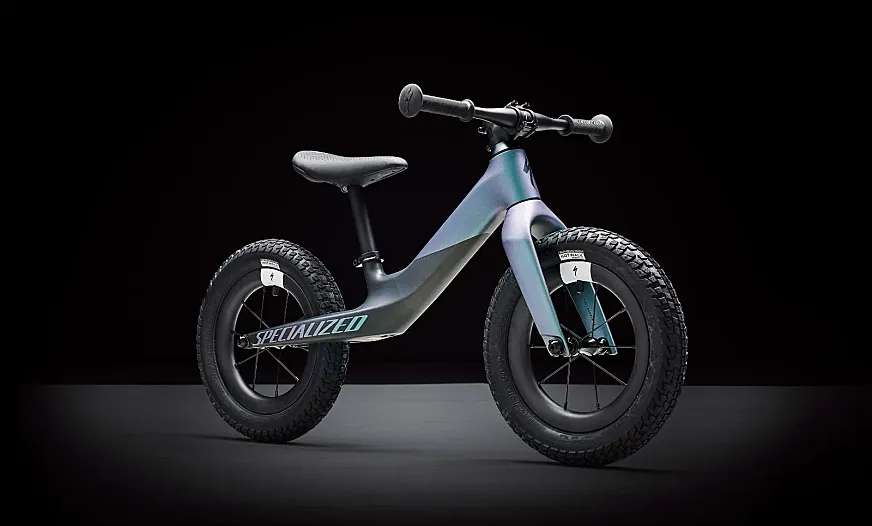 Delgado físicamente Montañas climáticas Specialized Hotwalk Carbon: la super bicicleta de equilibrio para los más  pequeños