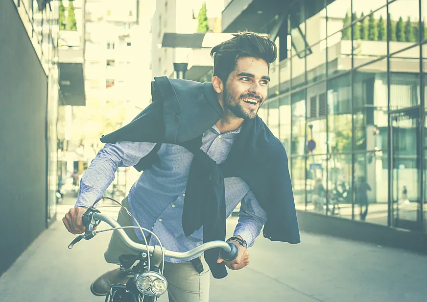 Ir en bicicleta al trabajo cambia tu mundo y, sobre todo... ¡cambia tu vida!.