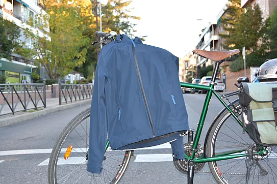 La Commuter Jacket está 100% orientada al ciclismo urbano.