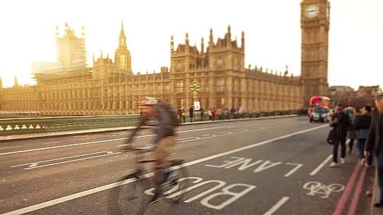 El modelo británico 'Cycle to work Scheme' incluye la compra de accesorios y ropa.