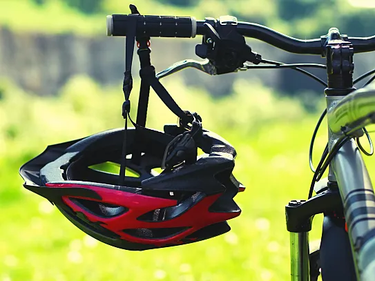 Casco y ciclismo.