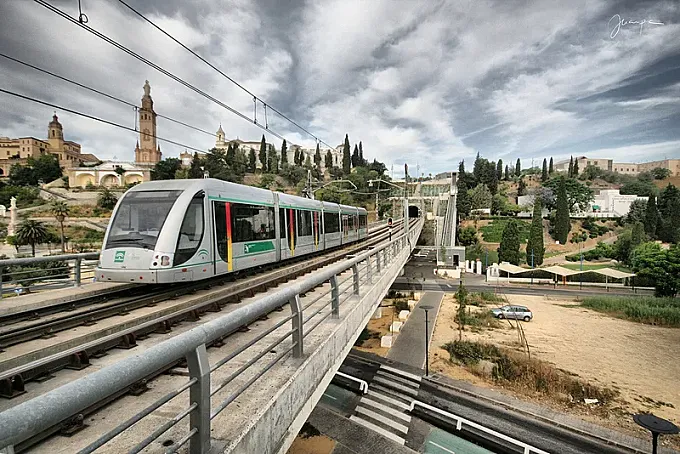 Sevilla instala aparcabicis en cinco estaciones del Metro