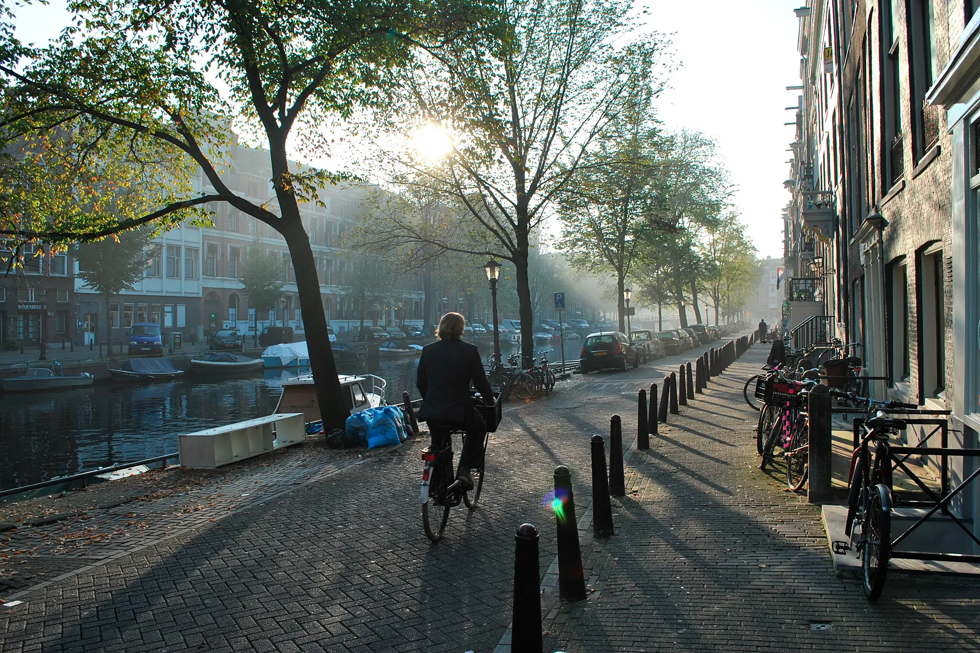 Se caslificaron las redes de transporte público, vehículos y bicicletas en categorías, determinando qué medios tendrían prioridad en cada zona.