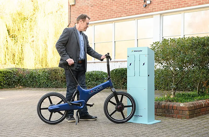 Solarcycle tendrá en el aparcabicis de Ciclosferia uno de sus cargadores solares para quien necesite "cargar las pilas".