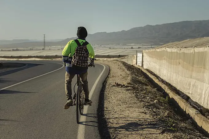 Tour de plástico: el papel de las bicicletas en los invernaderos de Almería