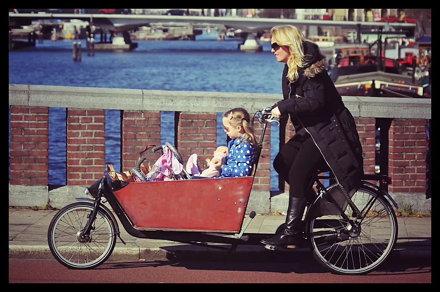 Las bicicletas de carga se han convertido en un vehículo familiar en Países Bajos.