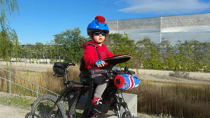 “Nos gusta viajar y recorrer ciudades sin parar, y con niños se hace mejor en bici” (Pedro M. Añonuevo)