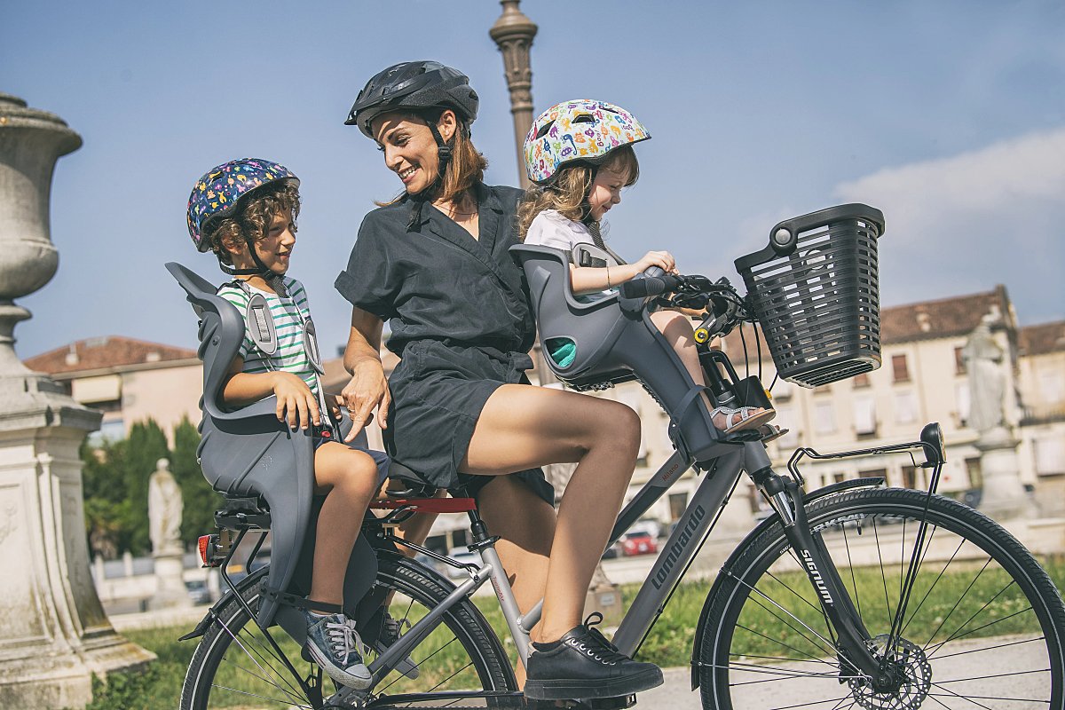 Accesorios ideales para llevar a los niños al cole en bicicleta y