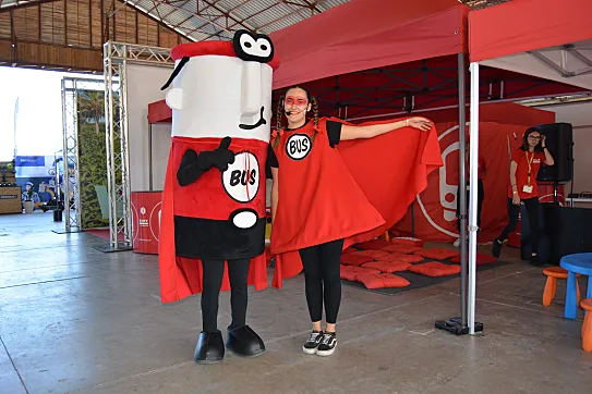 Le EMT de Valencia tendrá actividades infantiles y familiares todo el día con Superbús y Superbusina.