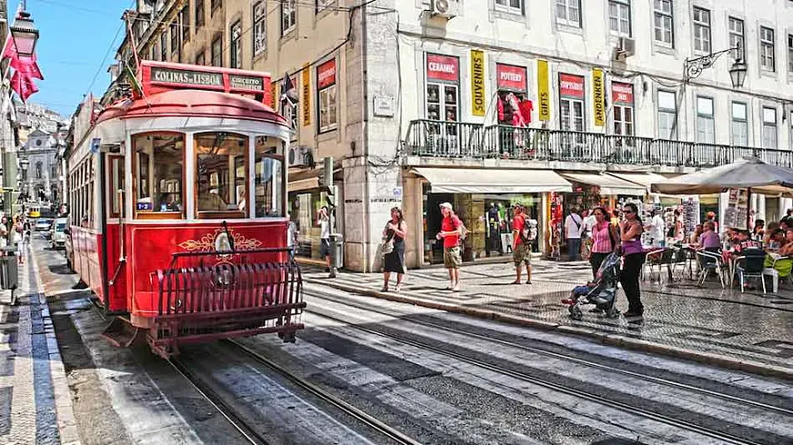 El tranvía es un símbolo emblemático de Lisboa.