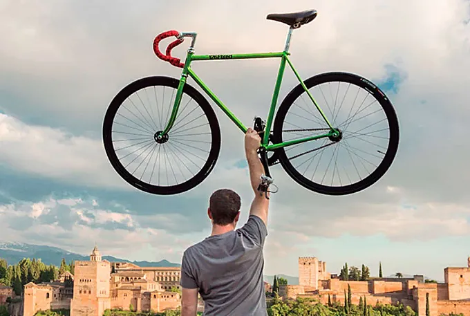La Universidad de Granada pone en marcha talleres para fomentar el uso de la bici