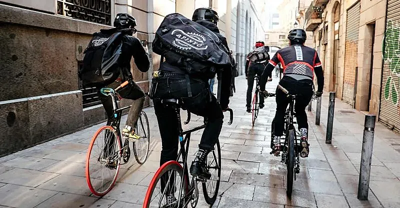 The Bike Alliance colabora con la empresa de bicimensajería "A Pinyó"