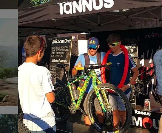 Daniel Race (www.instagram.com/Danielrace_/), en el stand de Tannus en la reciente Sea Otter de Girona