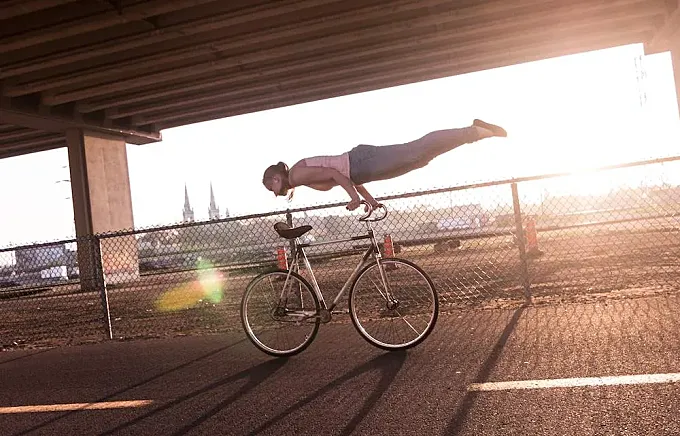 Ciclismo artístico, volar sobre ruedas