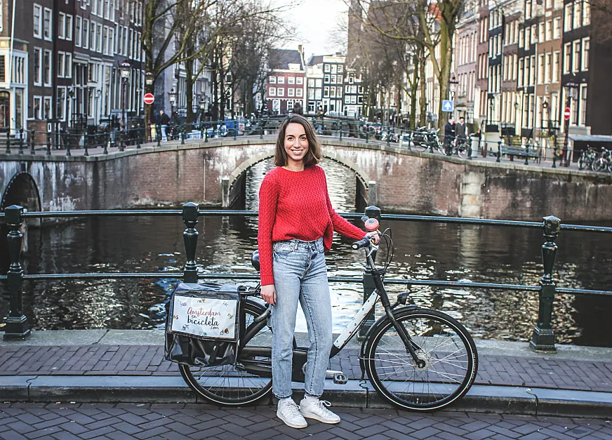 Ana Castán es la responsable de 'Esto SÍ es Ámsterdam' y guía de Ámsterdam en Bicicleta.