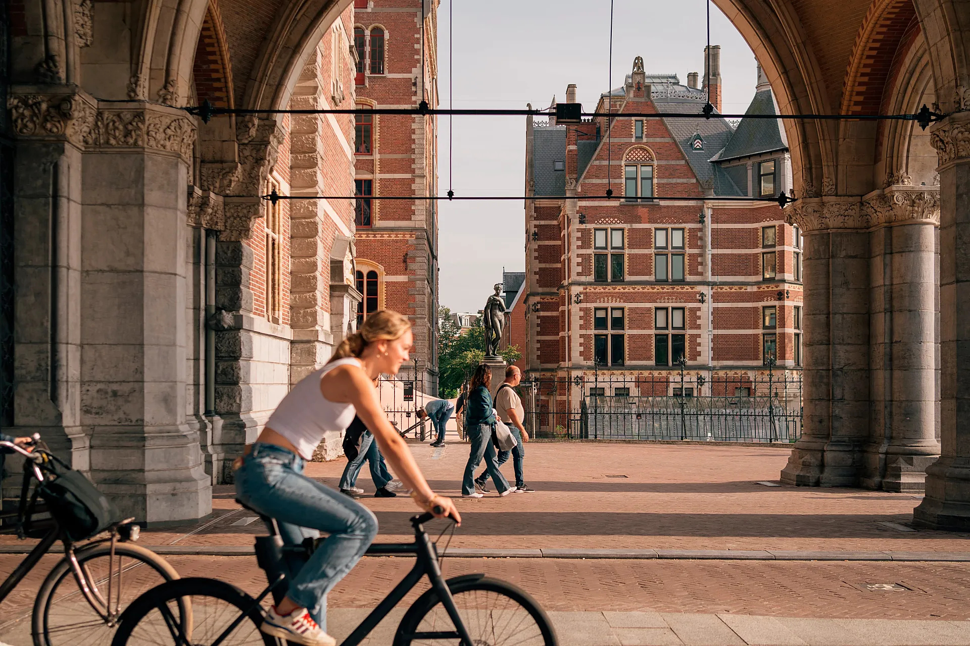El objetivo principal es facilitar los desplazamientos de un mayor número de personas, en el menor tiempo posible y sin sacrificar la calidad de los espacios públicos.