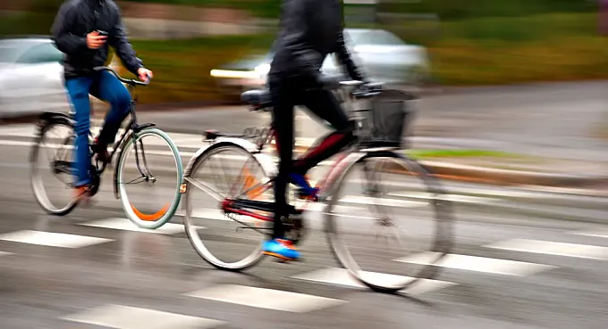 ¿Qué quema más calorías: correr o montar en bici?