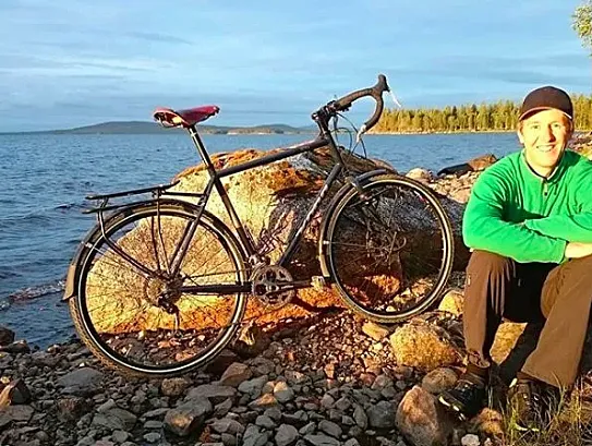 Mikael Hedberg, cicloturista y commuter sueco.