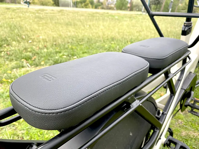 Prueba de los asientos para bicicletas de carga longtail de Manufacturas GES