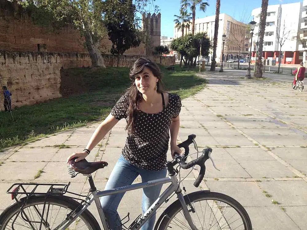 En el piso Ciego Agotamiento Si vas a hacer cicloturismo, son fundamentales el manillar y el sillín”  (Isabel Porras, Santa Cleta)