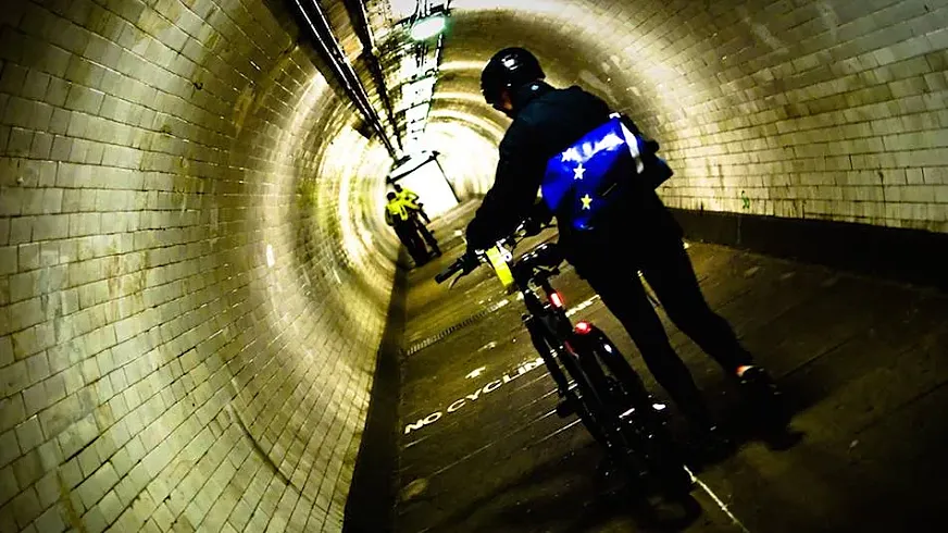 A menudo, los medios de comunicación contribuyen a extender el miedo al ciclismo urbano (foto: Erroltookaphoto).