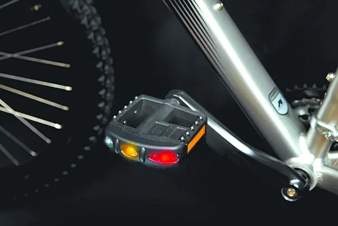 Pedal luminoso Pedalite: la seguridad está en tus pies