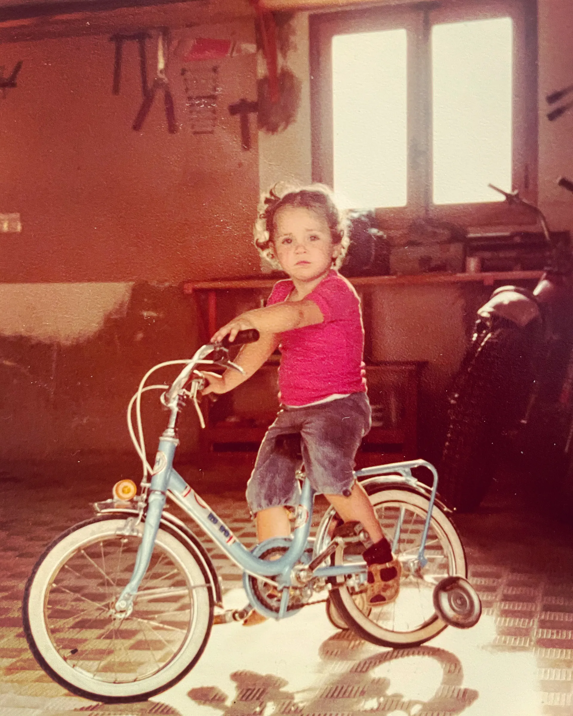 Paula Fernández-Ochoa, en su primera bicicleta.