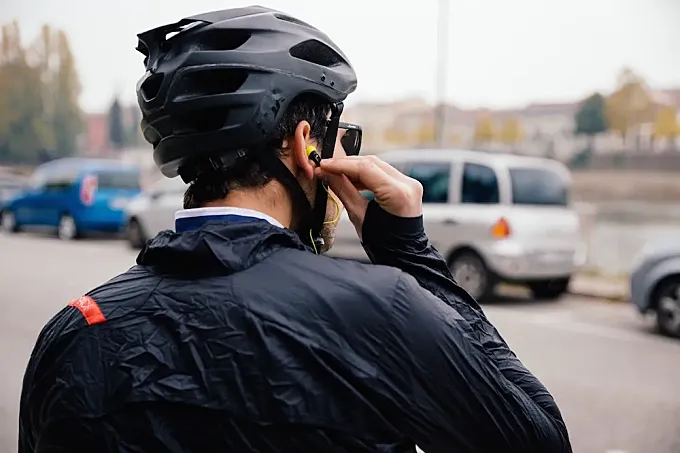 Acierto.com: desacreditar a los ciclistas y al ciclismo urbano para vendernos seguros