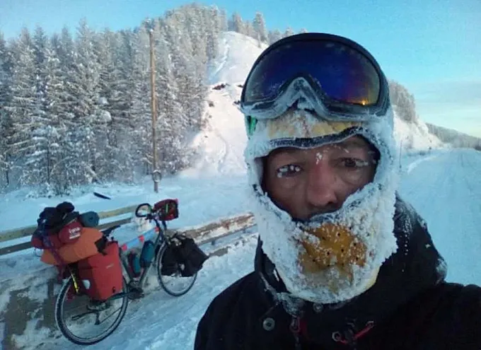 Un ciclista español, rescatado en una carretera de Siberia a -50º