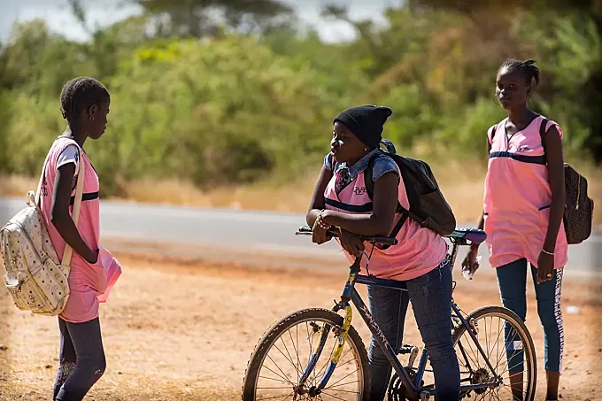 Únete a Ciclosfera y Bicicletas Sin Fronteras para conseguir “25 bicicletas para las niñas de Sandiara (Senegal)”