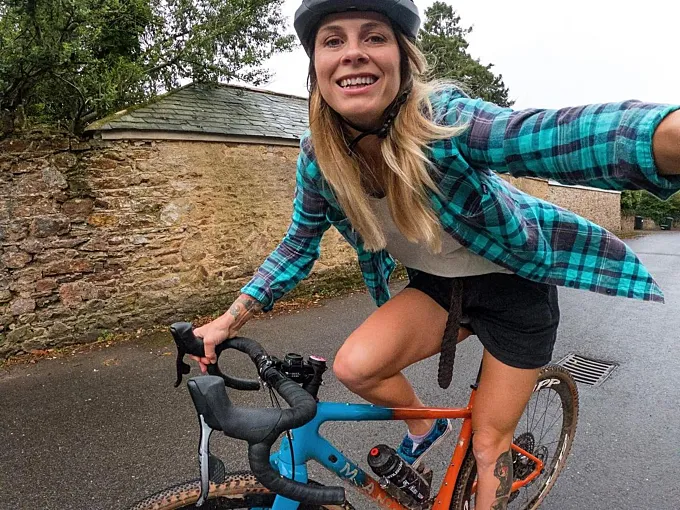 "Montar en bicicleta es sinónimo de diversión" (Juliet Elliott)