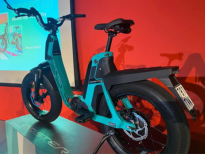 Yamaha presenta la Booster, una eléctrica urbana para cambiar la moto por la bicicleta