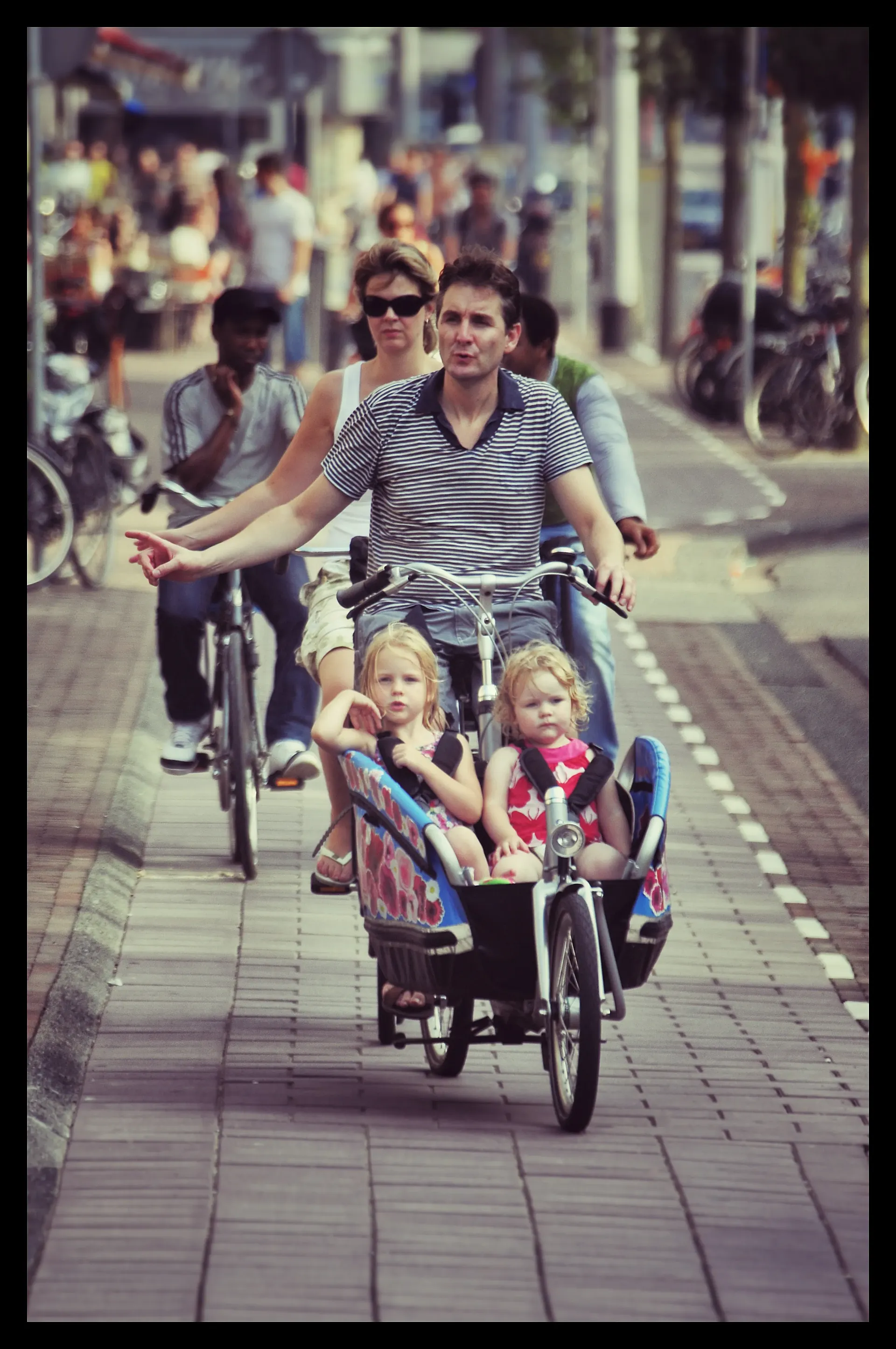 "Muchos parkings son recientes, pero no están pensados para bicicletas de carga" (Vanesa, usuaria de Urban Arrow en Ámsterdam)