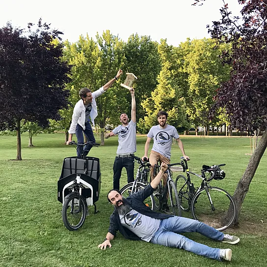 Los responsables de La Pajarocleta celebrando el Premio Logroño Verde 2024.