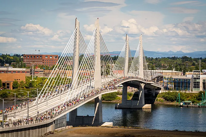 Tilikum Crossing en Portland, el puente exclusivo de peatones, bicis y transporte público
